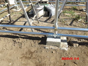 小屋西側中央部分の基礎